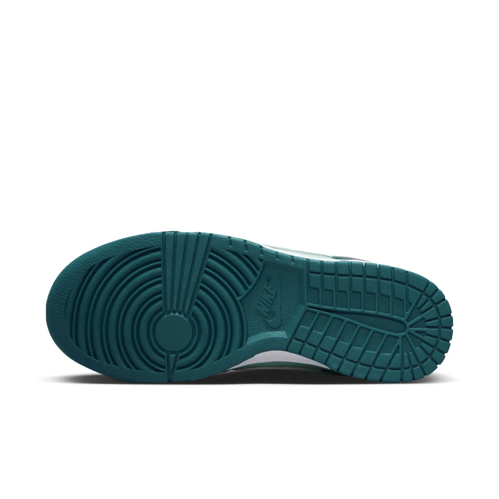 Nike Dunk Low WMNS DD1503-301 / grün