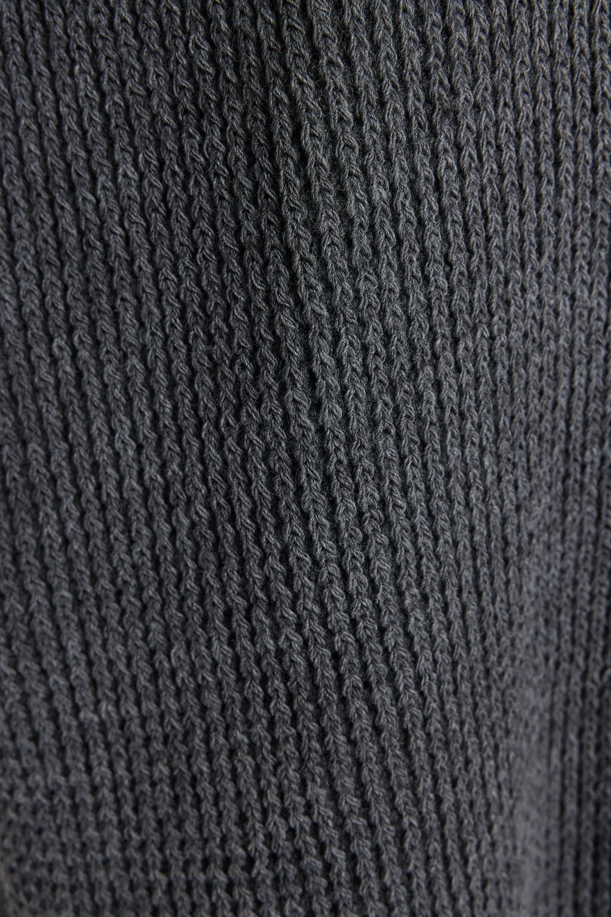 Trendyol Modest  Anthrazitfarbener langer Strickcardigan mit Quasten am Saum TCTAW23TH00008