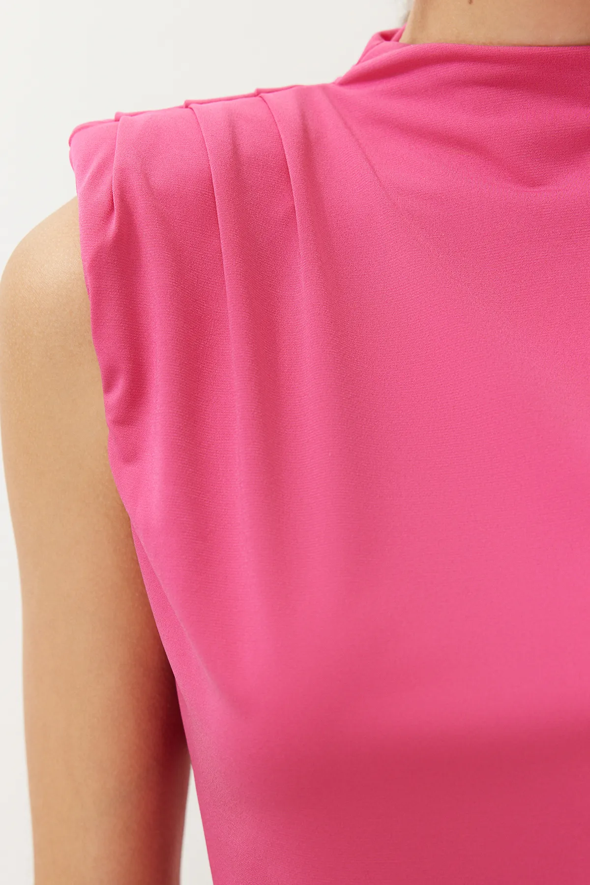 Trendyol Collection  Fuchsia gestricktes drapiertes Kleid TPRSS24EL00162