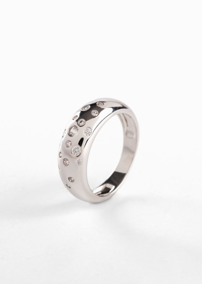 Ring veredelt mit Zirkoniasteinen