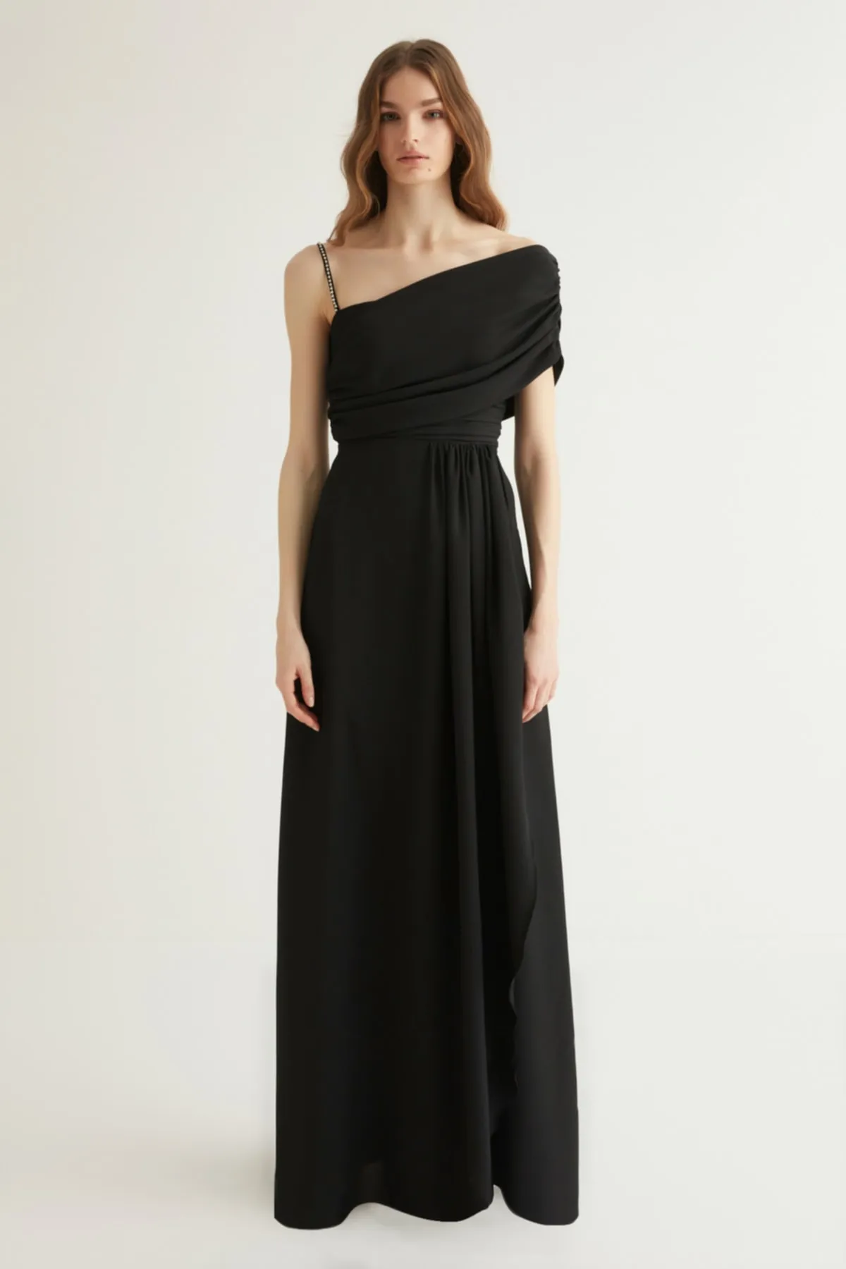 Trendyol Collection  X Wish Hanif Schwarzes Abendkleid mit Steinriemendetail TPRSS22AE0002