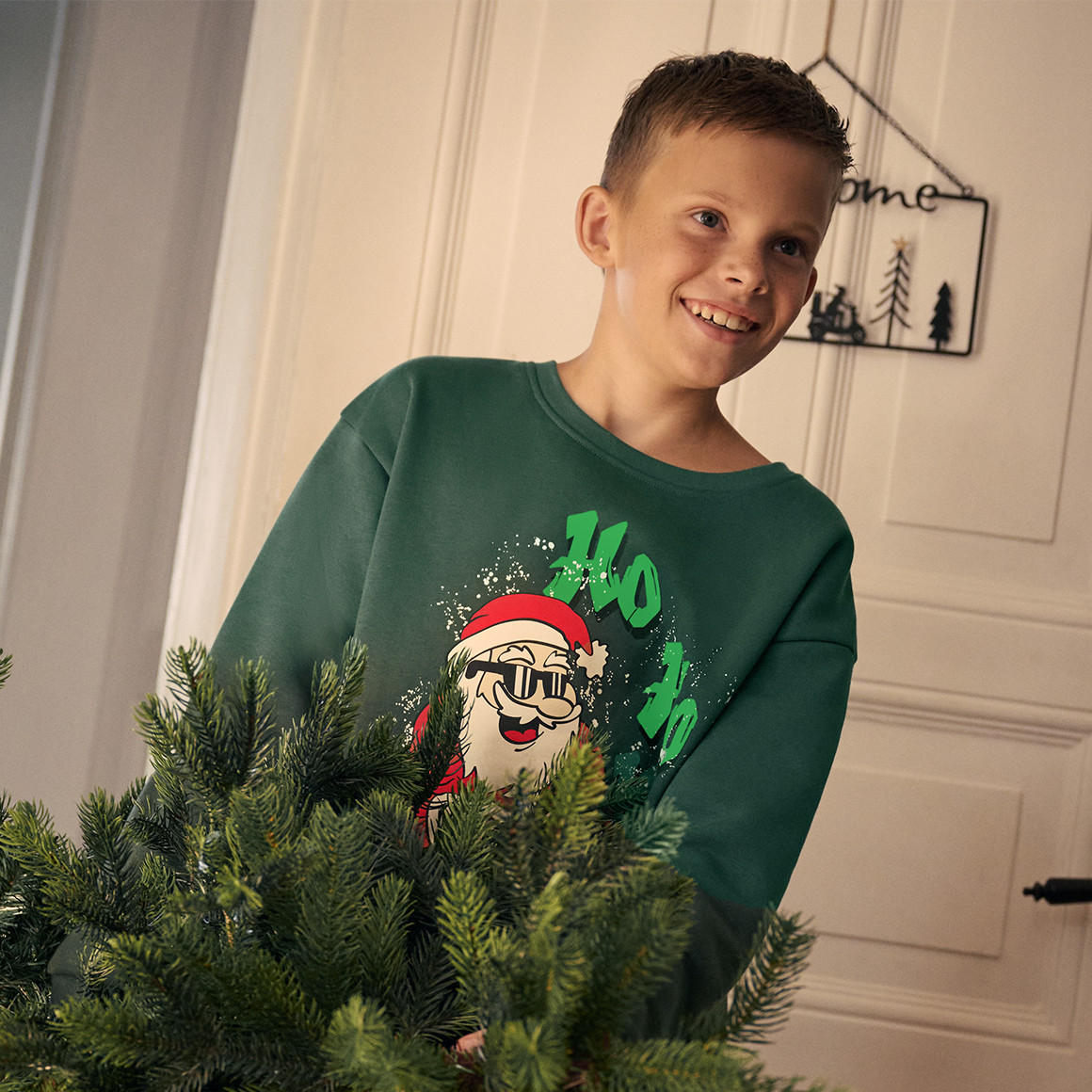 Jungen Weihnachtssweatshirt mit großem Print dunkelgrün