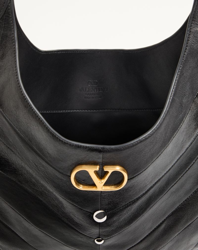 Valentino Garavani Hobo-taske i nappa med chevronmotiv og nitter