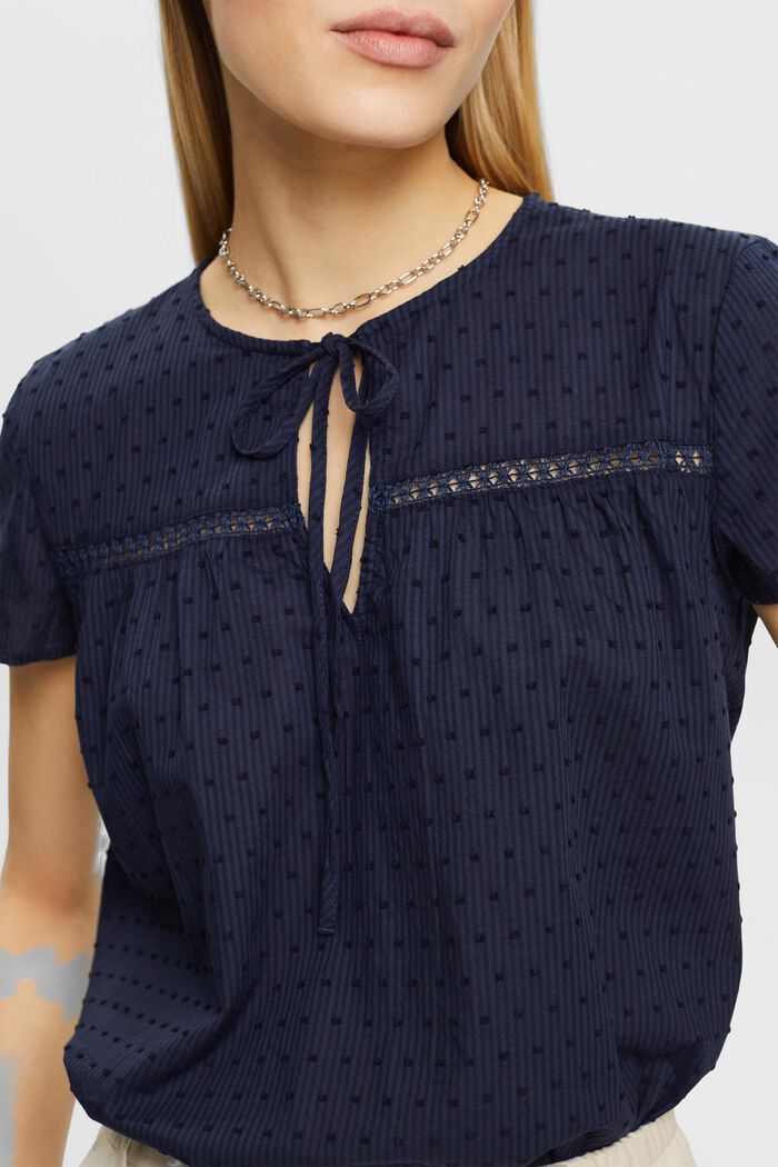 Dobby-Bluse mit Bindedetail