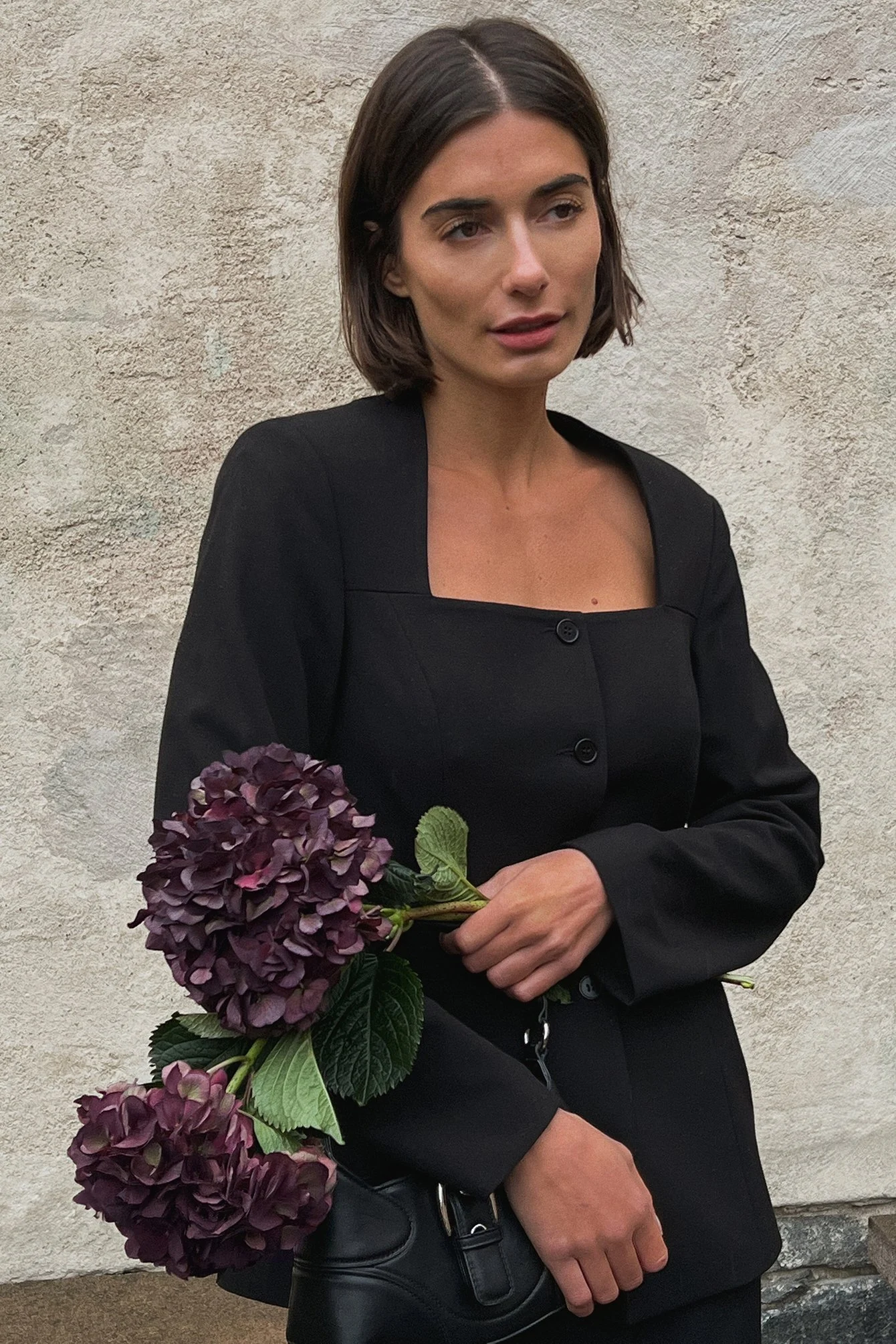 Figurbetonter Blazer mit herzförmigem Ausschnitt