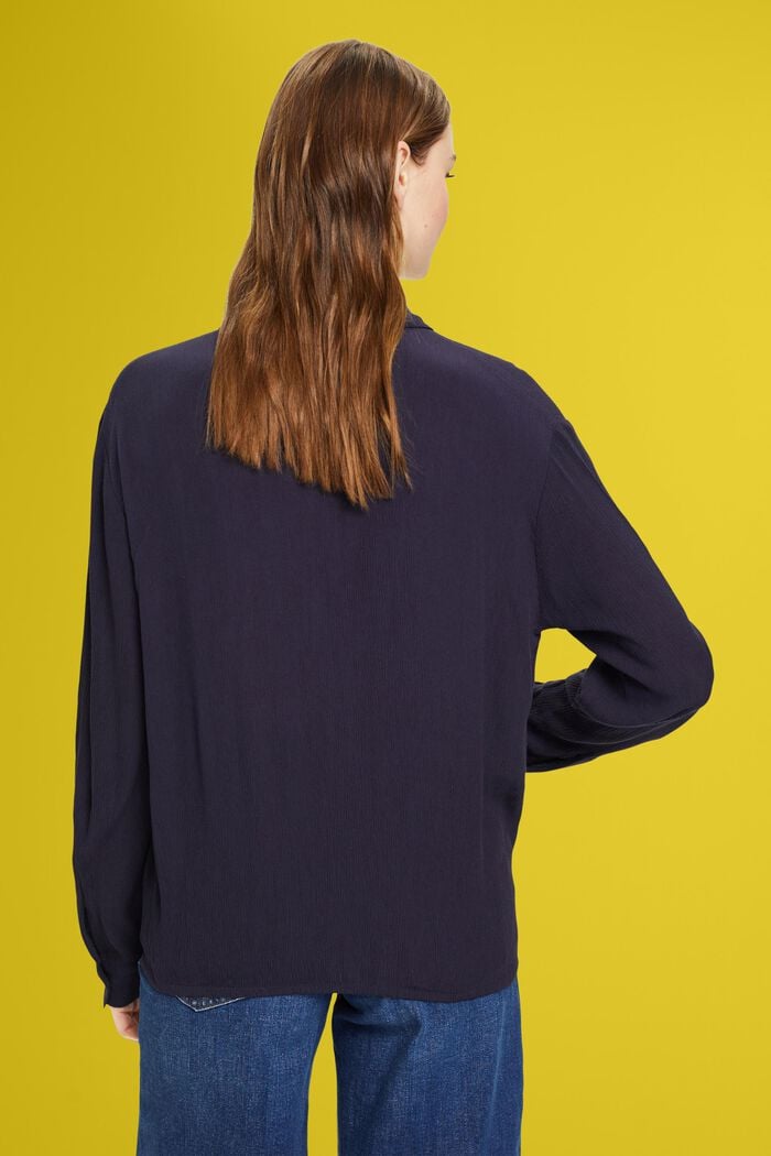 Bluse mit Crinkle-Effekt und Knoten-Detail