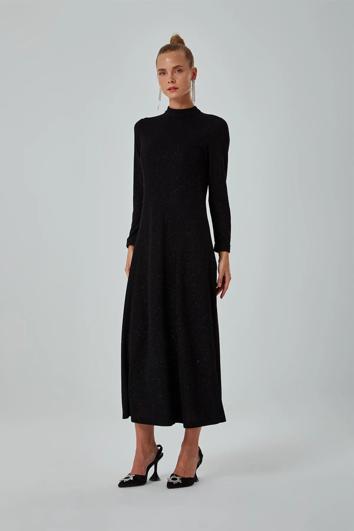 Mizalle  Glitzerndes schwarzes Strickkleid