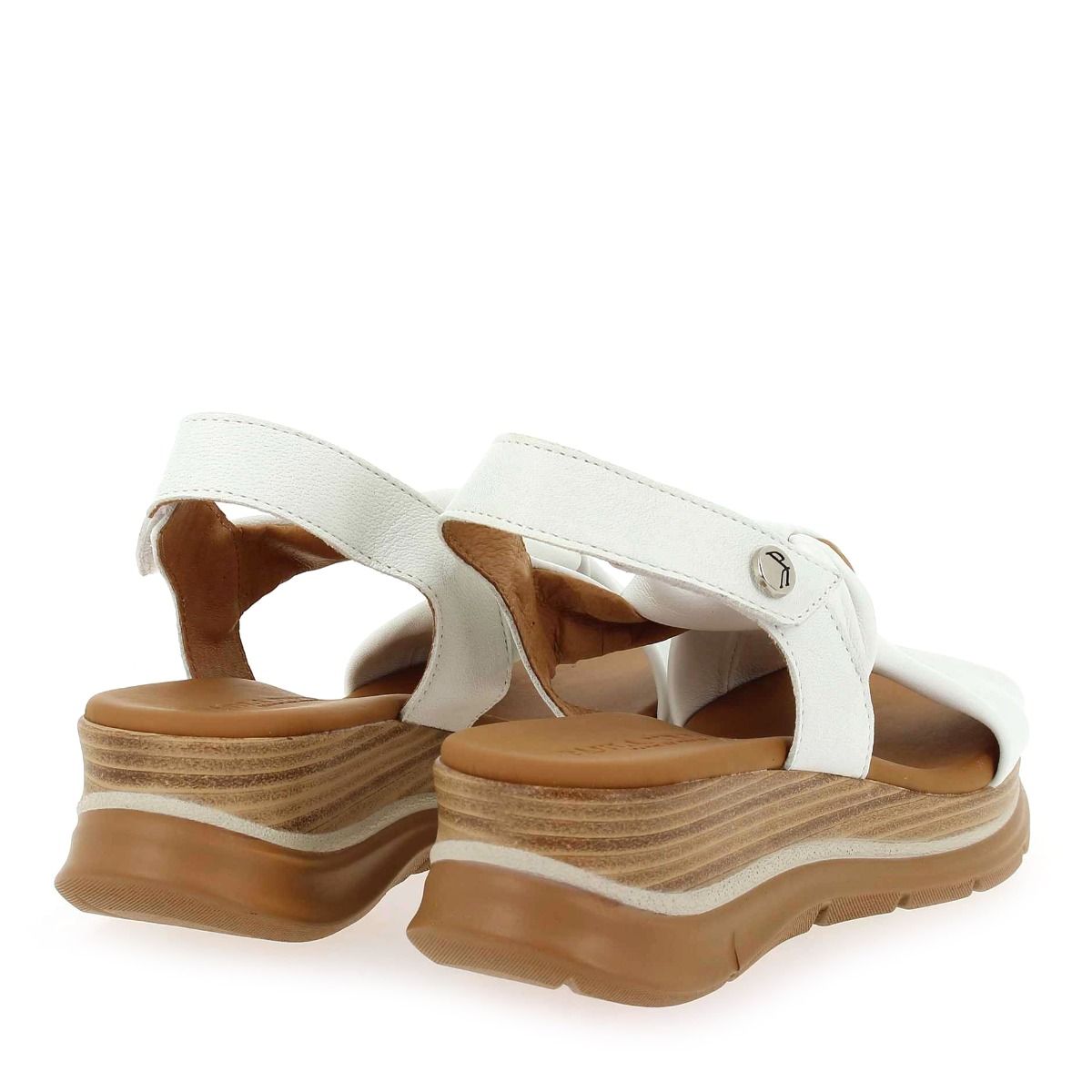Paula Urban  24 335 - Blanc