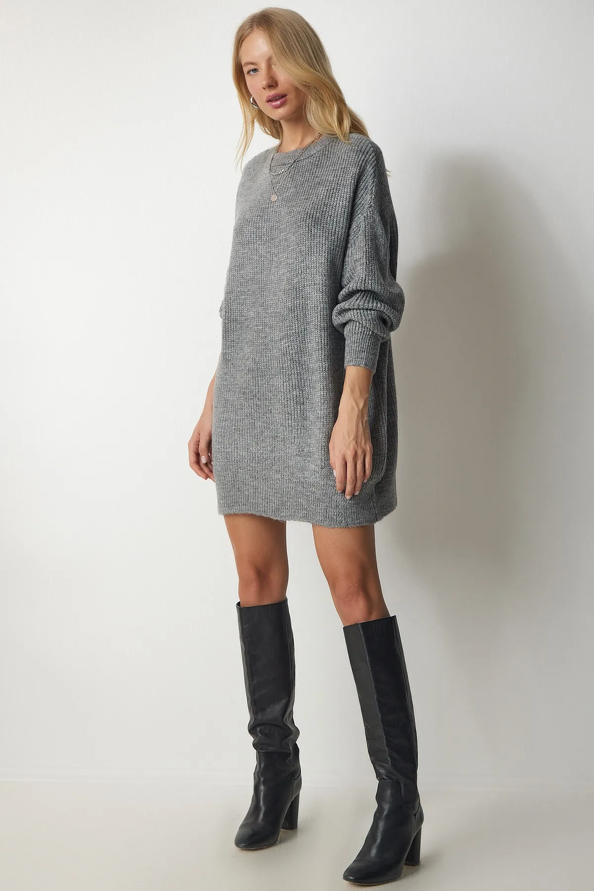 Happiness İstanbul  Grauer Oversize-Strickpullover Basic für Damen BV00099