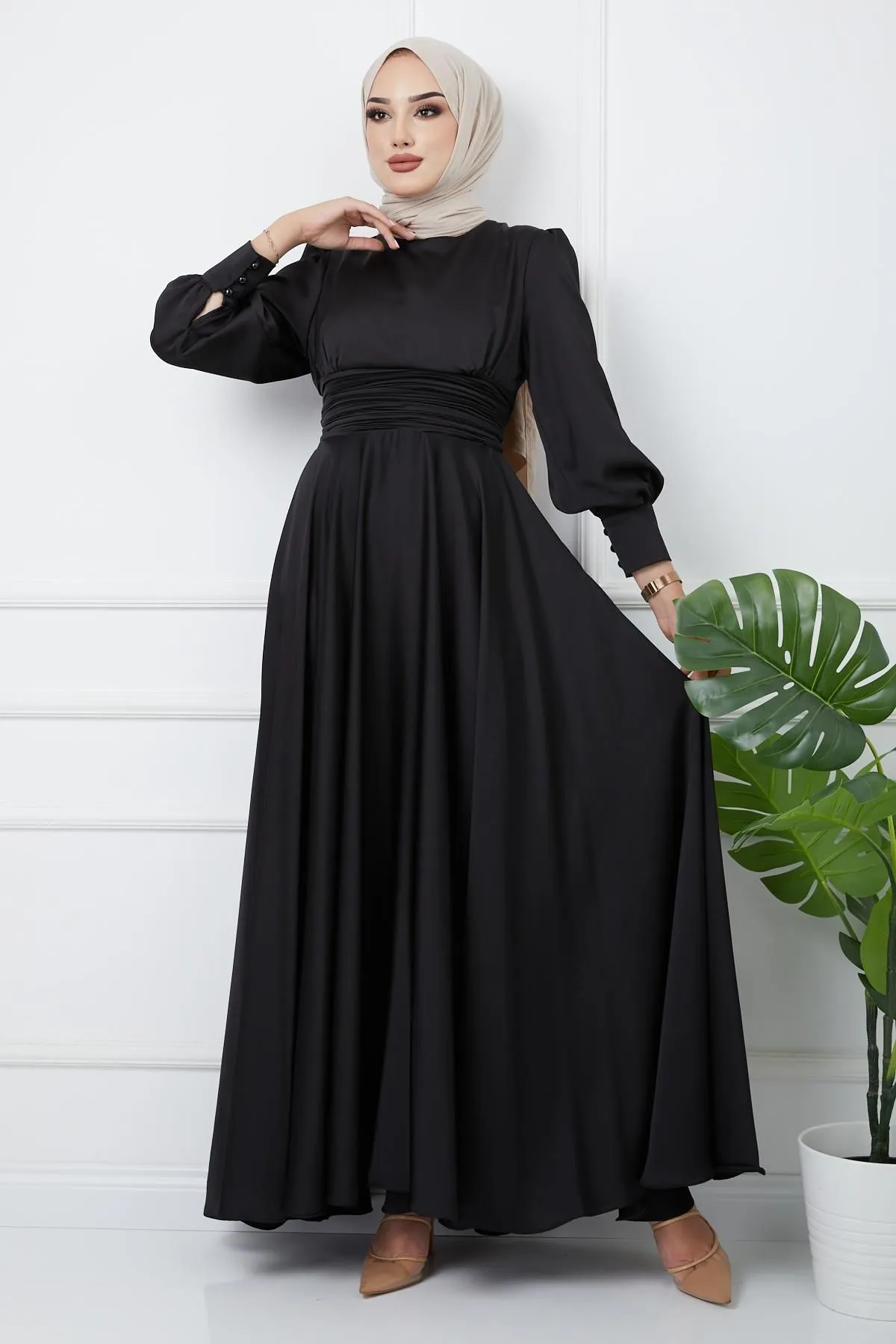 Olcay  Abendkleid mit Taillenfalten und Gürtel, Schwarz 1595