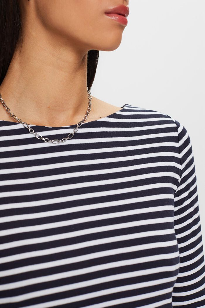 Gestreiftes Longsleeve mit Bootausschnitt