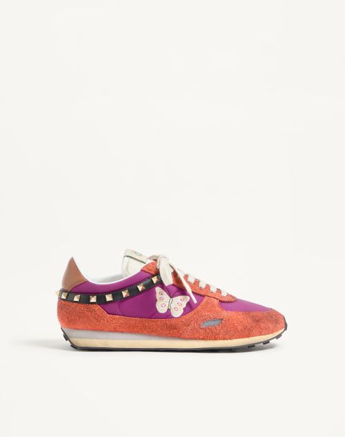 Baskets cloutées en cuir fendu et nylon avec broderie papillon