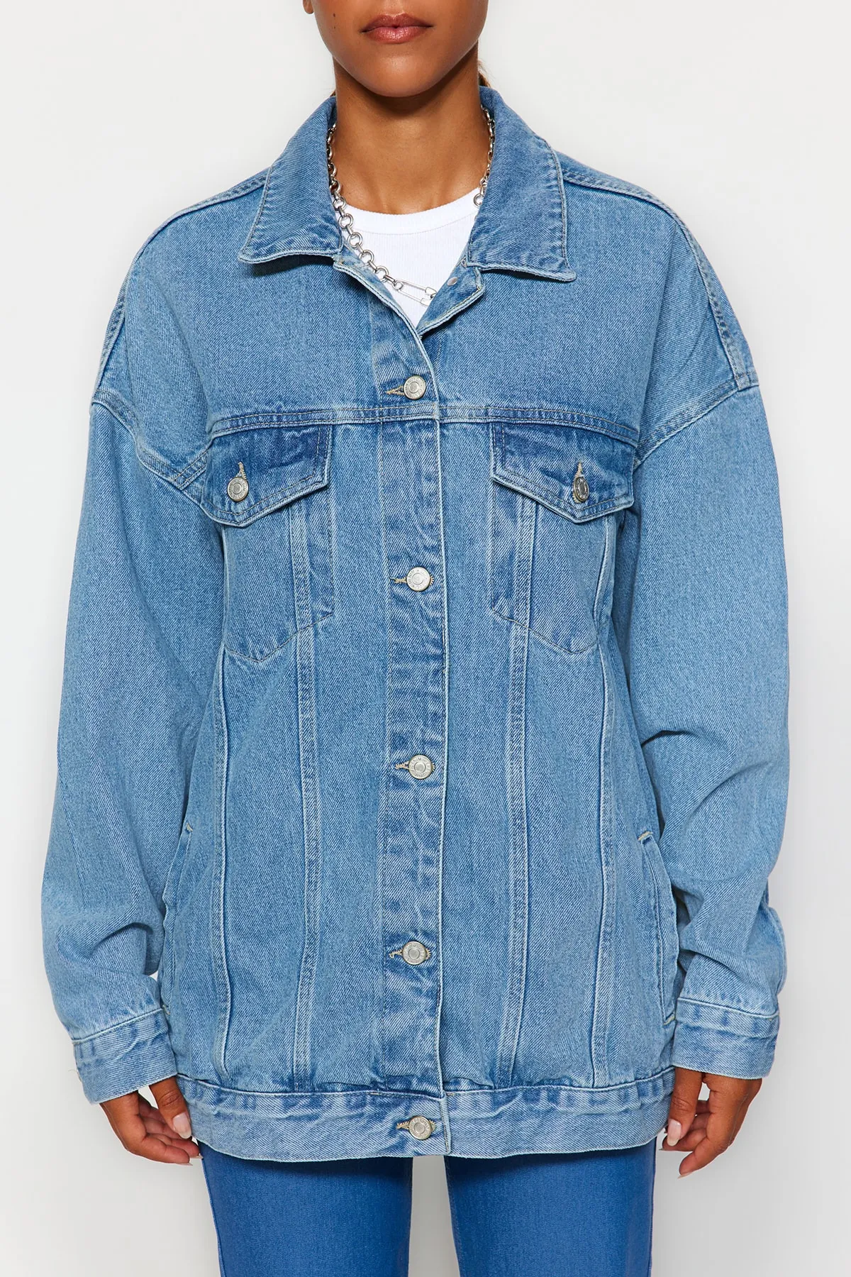 Trendyol Collection  Blaue Oversize-Trucker-Jeansjacke TWOAW23CE00189