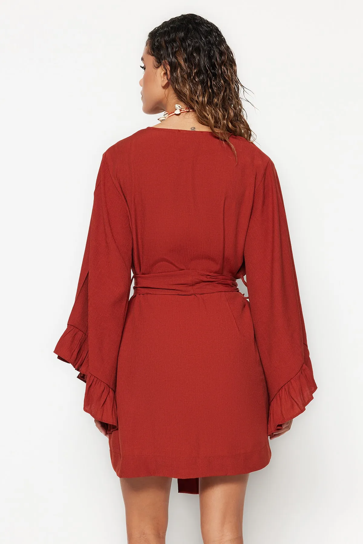 Trendyol Collection  Zimtfarbener, gewebter Mini-Volant-Kimono und -Kaftan mit Gürtel TBESS21KM0002