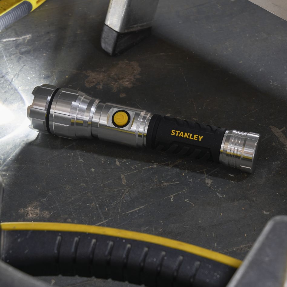 Stanley XLS43185E 500 lumenów latarka akumulatorowa