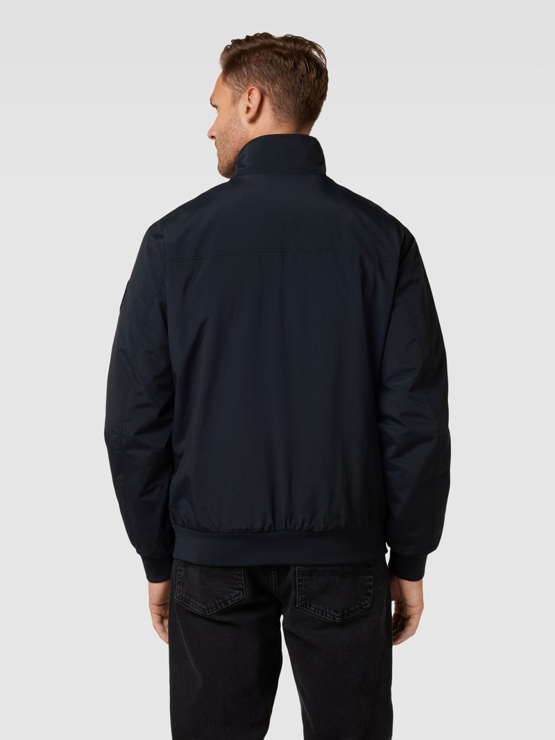 Jacke mit Stehkragen in schwarz