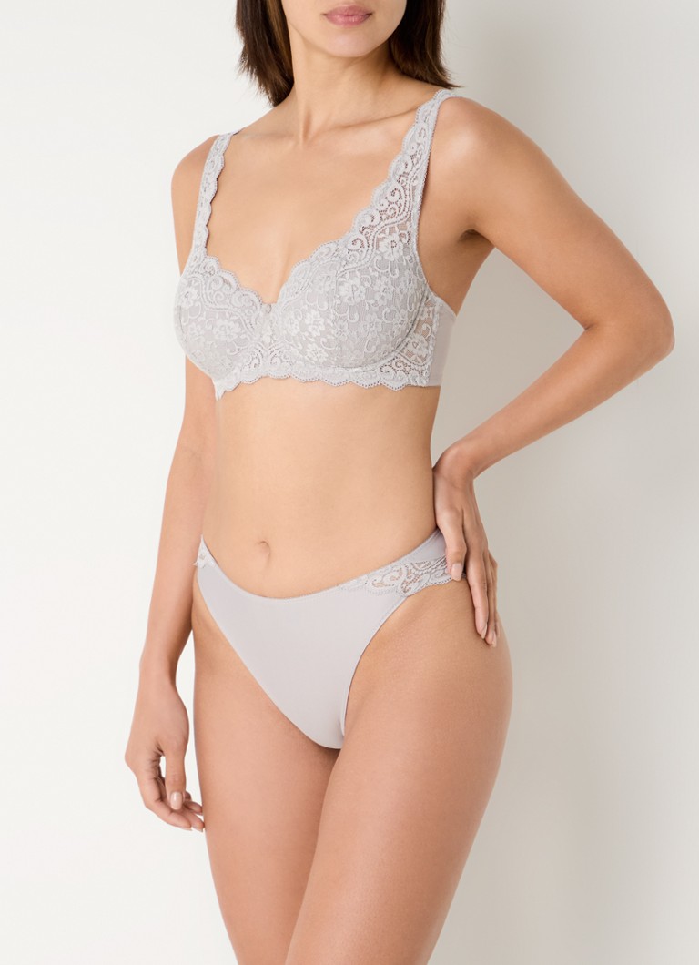 Sutien Triumph Amourette cu burete și suprapunere de dantelă