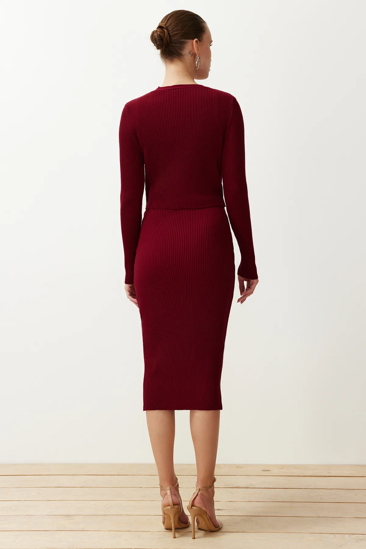Trendyol Collection  Burgunderrotes, schlichtes Cardigan-Kleid mit Knopfleiste TWOSS21EL0208