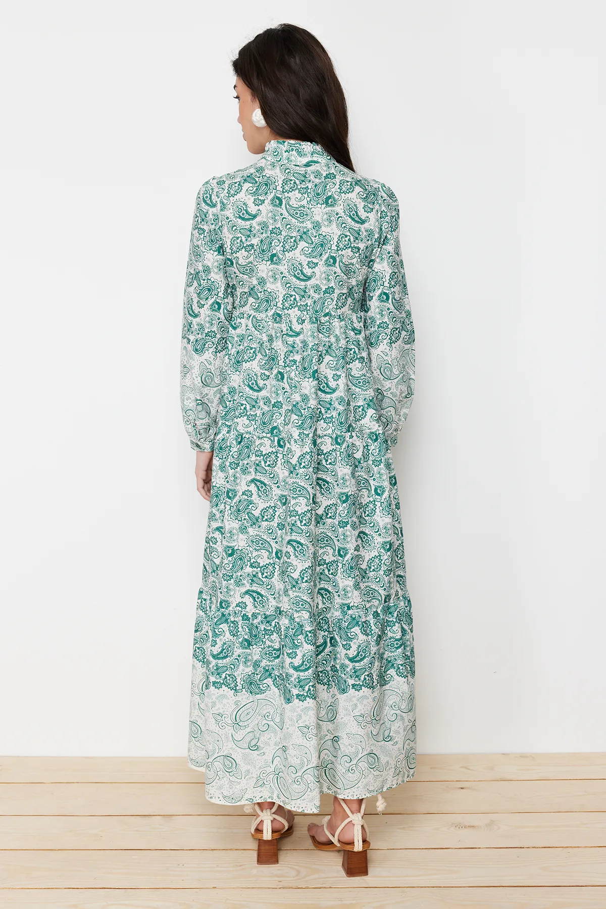Trendyol Modest  Blaues, gewebtes Hemdkleid mit ethnischem Muster und vorherrschendem Kragen in Leinenoptik TCTSS23EB00286