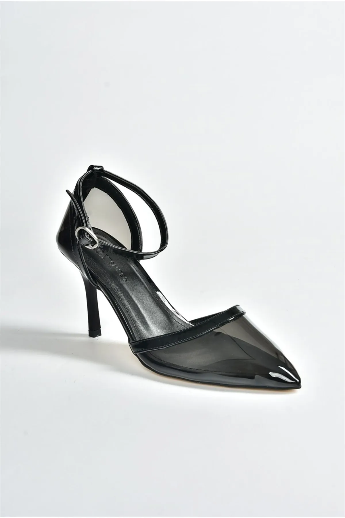 Fox Shoes  Schwarze, transparente, spitze Zehenpartien mit dünnen Absätzen für Damen M518700823