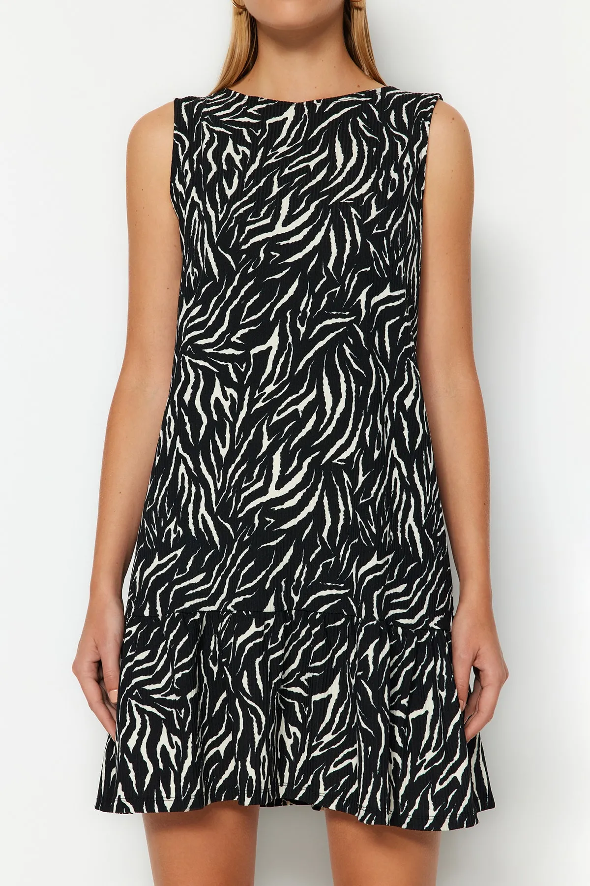 Trendyol Collection  Schwarzes Strickkleid mit Zebramuster TWOSS22EL0794