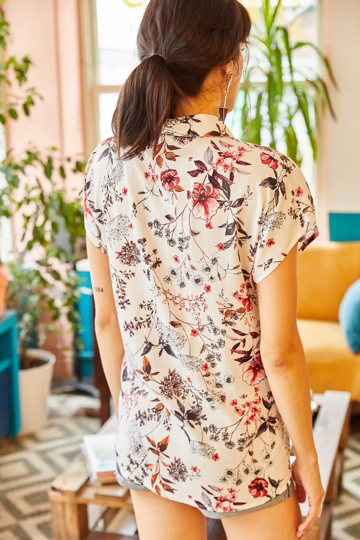 Olalook  Ecrufarbenes Viskose-Hemd mit Fledermausmotiv und Blumenmuster für Damen GML-19000653