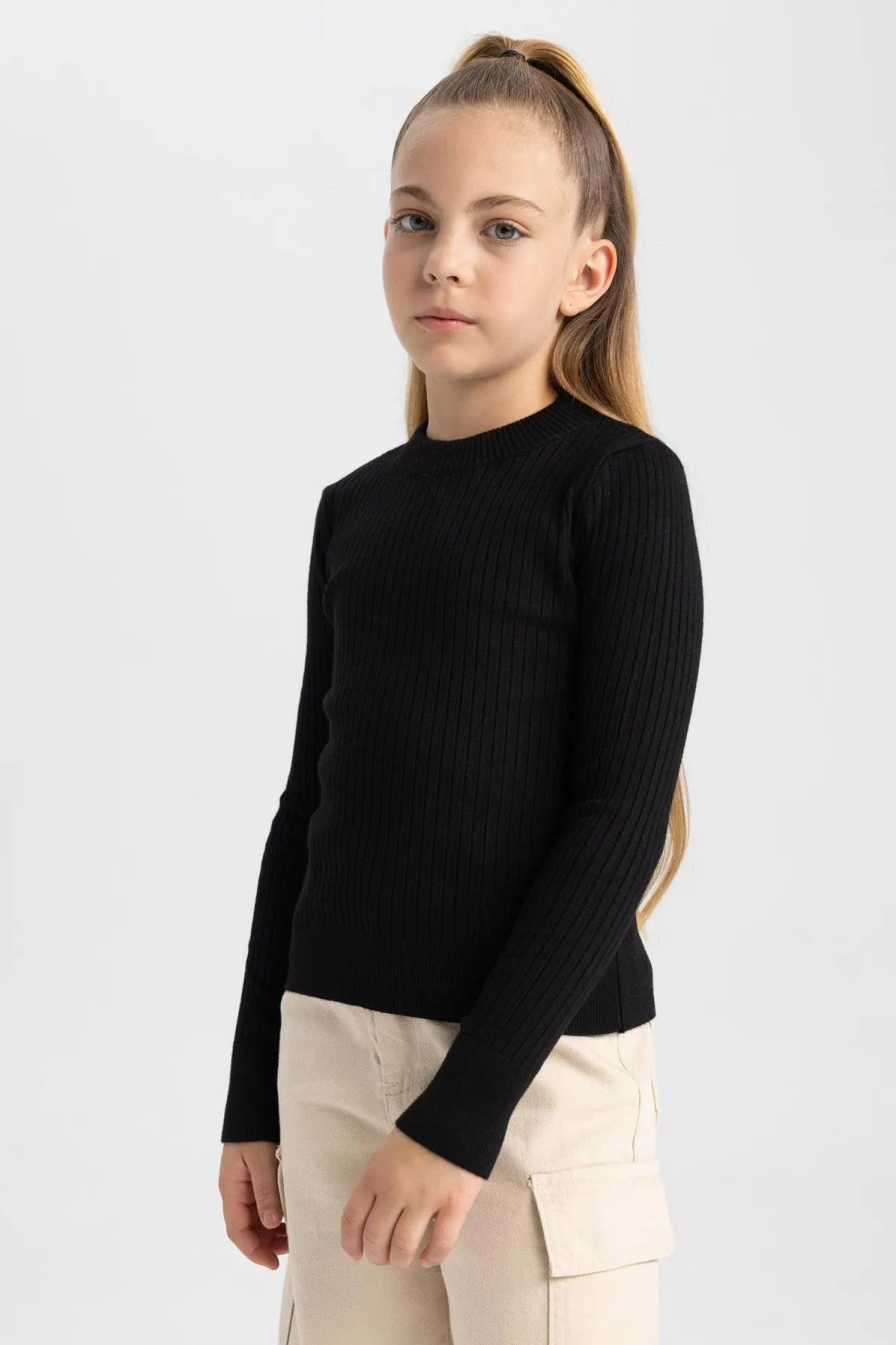 DeFacto  Mädchenpullover mit normaler Passform und Rundhalsausschnitt