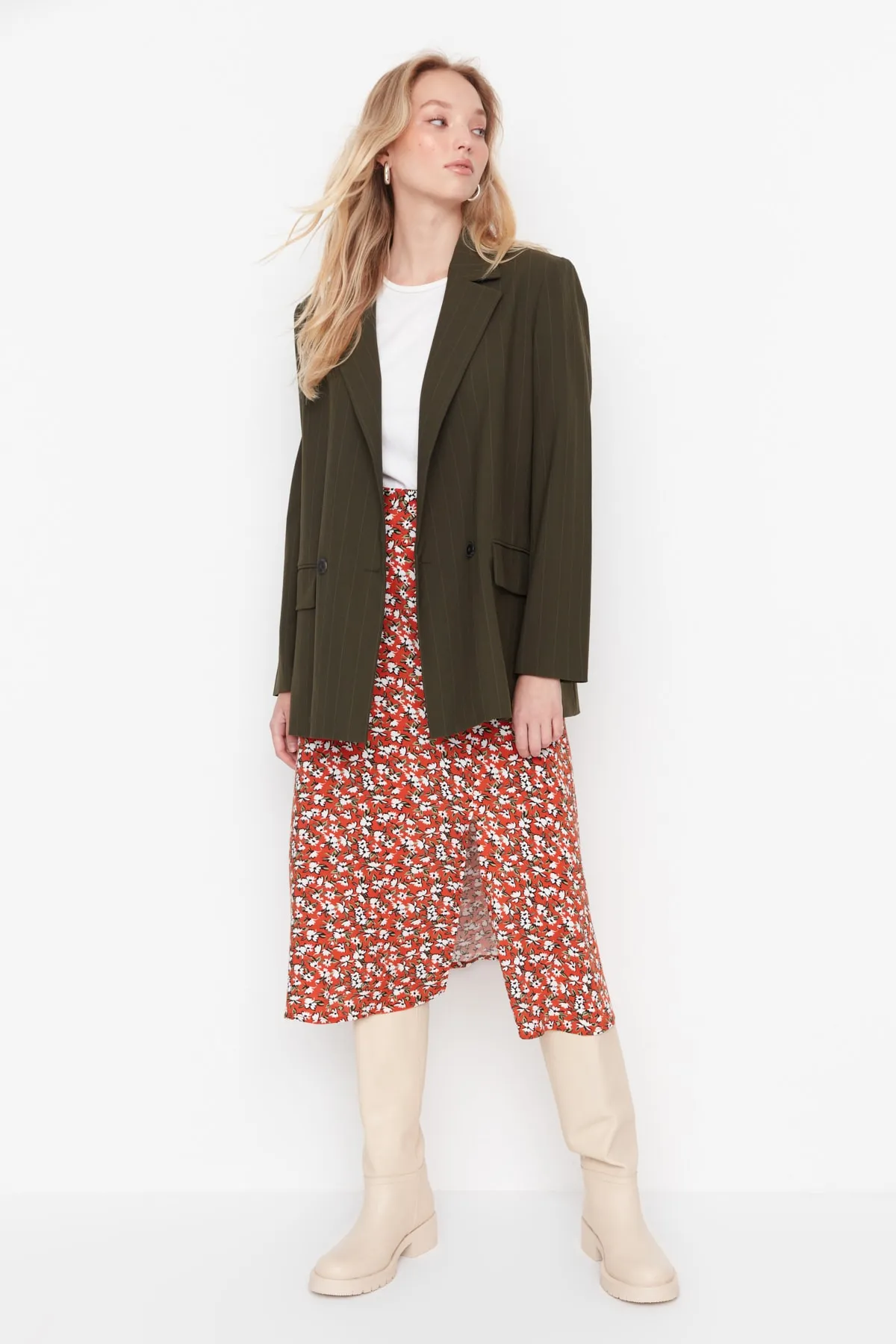 Trendyol Collection  Gewebter Midirock aus Viskosestoff mit Blumenmuster und Fliesenschlitzen TWOSS20ET0230