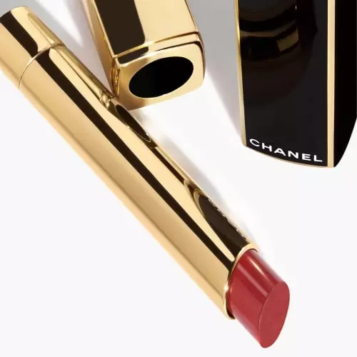 ROUGE ALLURE L'EXTRAIT High-intensity red. an extract of light and care
