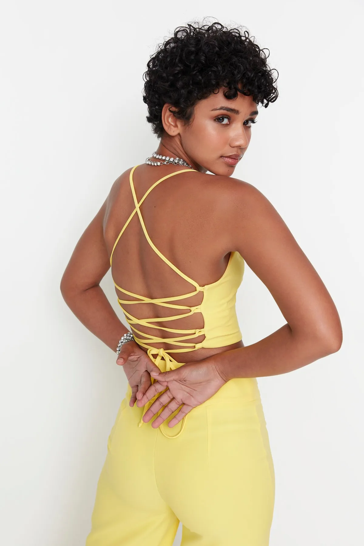 Trendyol Collection  Bustier mit gelben Trägern TPRSS21BS0009