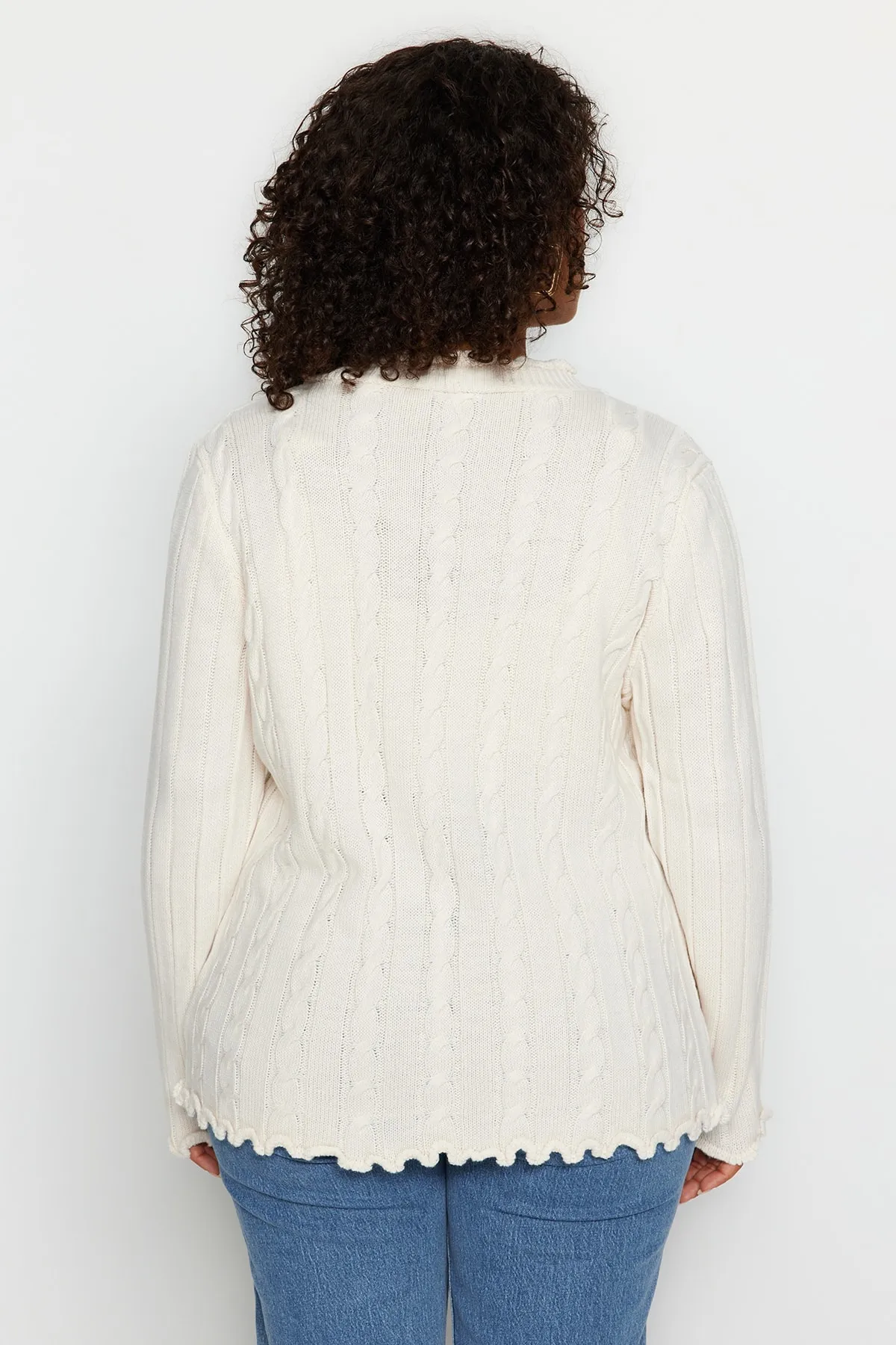 Trendyol Curve  Ecrufarbener, gemusterter Strick-Cardigan aus Haarstrick