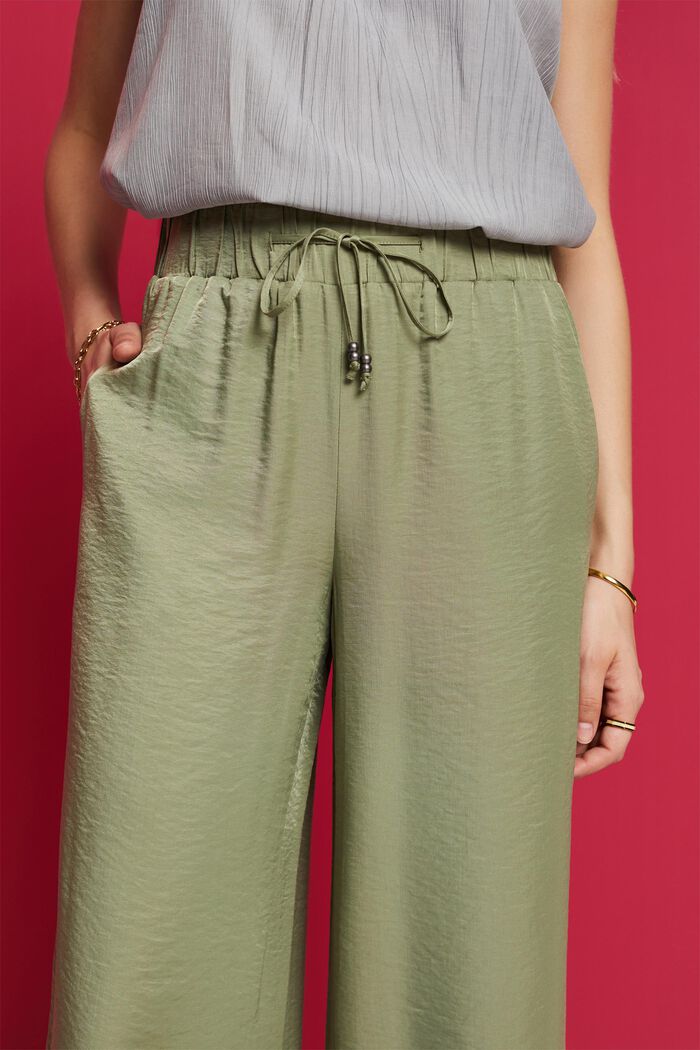 Satinhose mit weitem Bein
