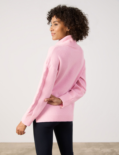 Strickpullover mit Zopfmuster