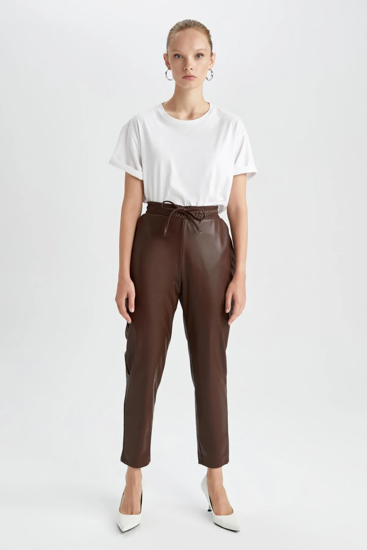 DeFacto  Hose aus Kunstleder mit hoher Taille und Joggertaschen