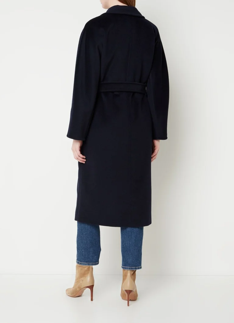 Palton MaxMara Icon 101801 cu două rânduri de nasturi și un aspect de cașmir.
