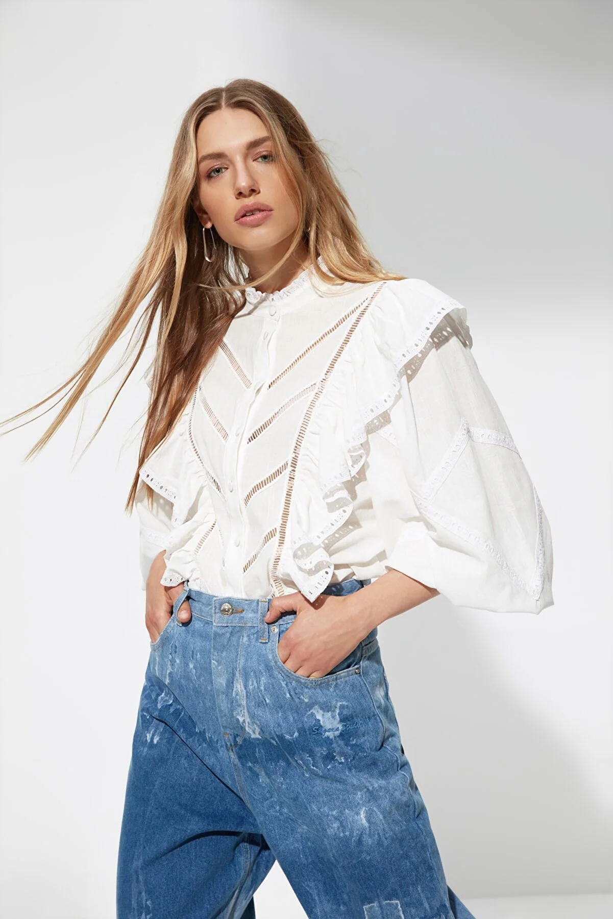 Trendyol Collection  Hemd mit Ecru-Accessoires TPRAW22GO1089