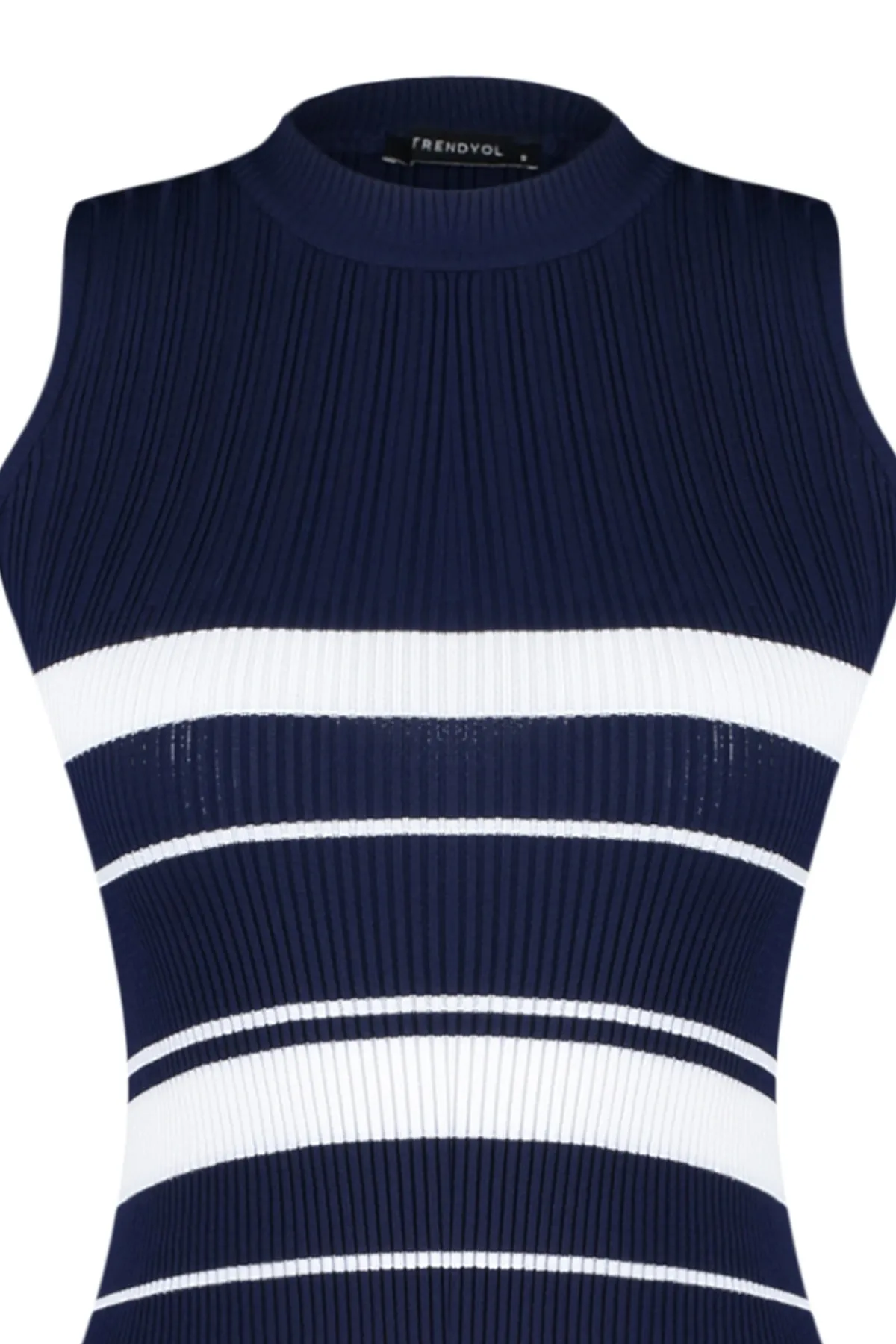 Trendyol Collection  Marineblaue Strickbluse mit Rundhalsausschnitt TWOSS21BZ0370