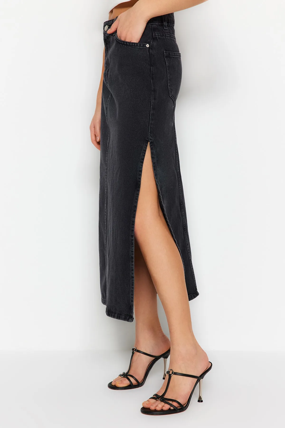 Trendyol Collection  Anthrazitfarbener Maxi-Jeansrock mit Schlitz und hoher Taille TWOSS23ET00109