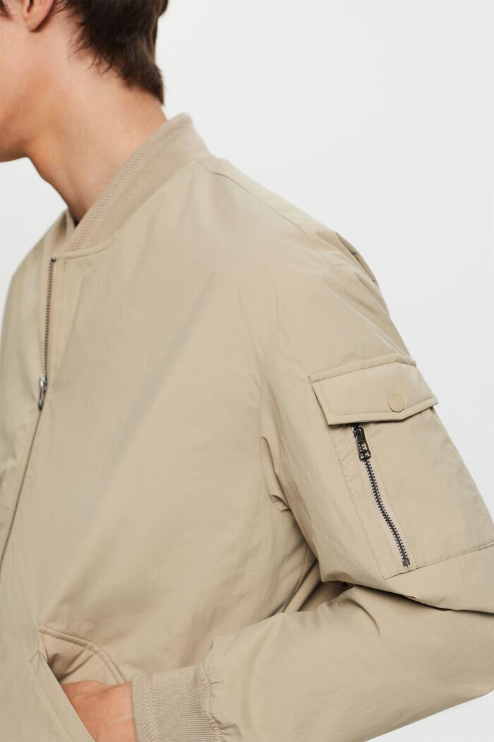 Recycelt: Jacke im Bomber-Stil