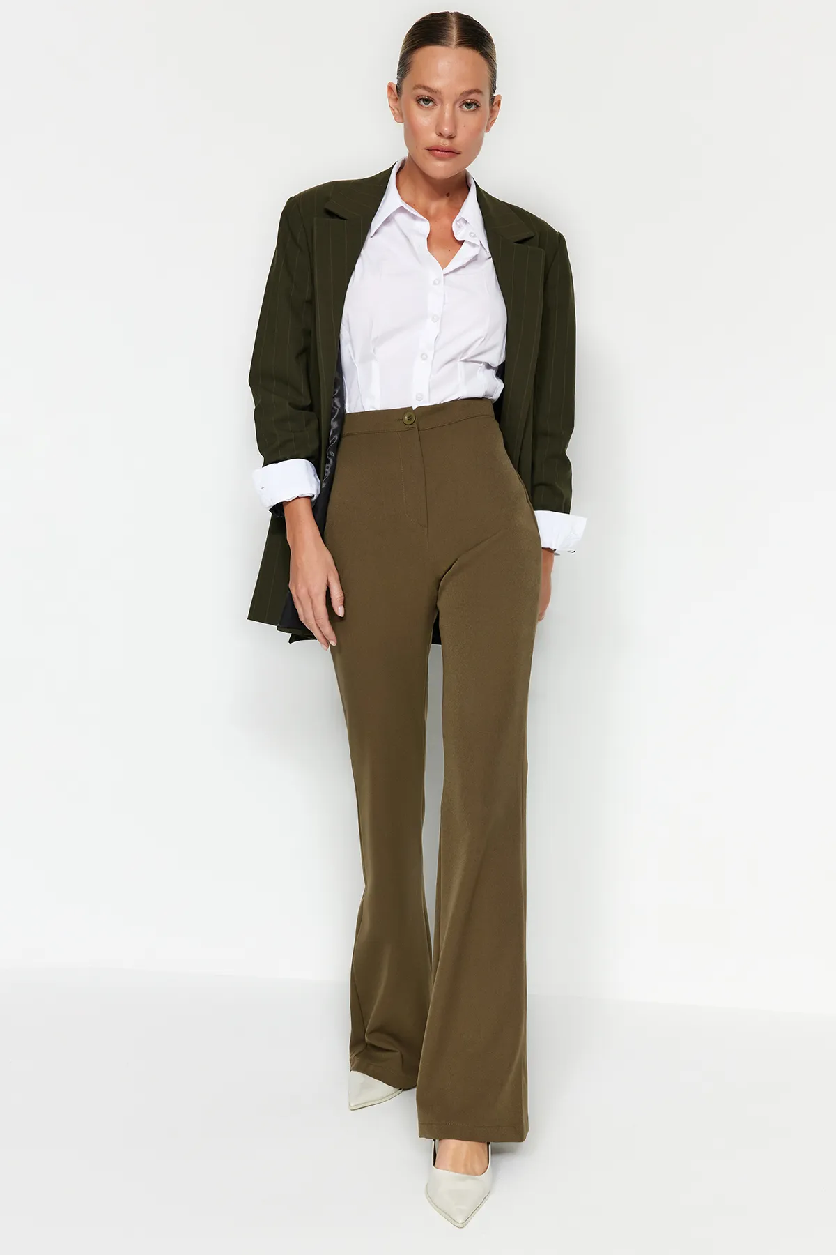 Trendyol Collection  Khakifarbene, gewebte Schlaghose TOFAW19BB0581