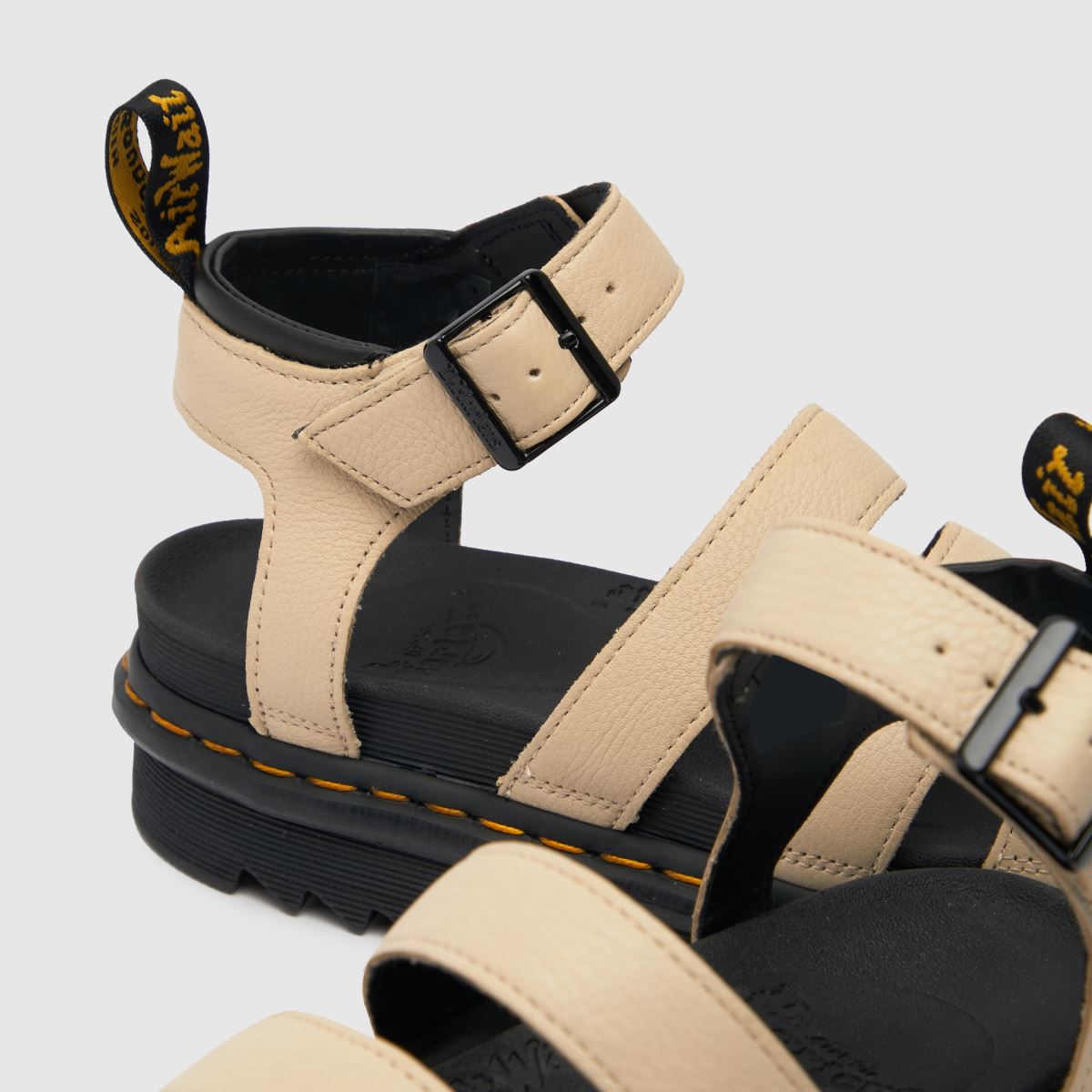 Dr. Martens Blaire szandál bézs színben