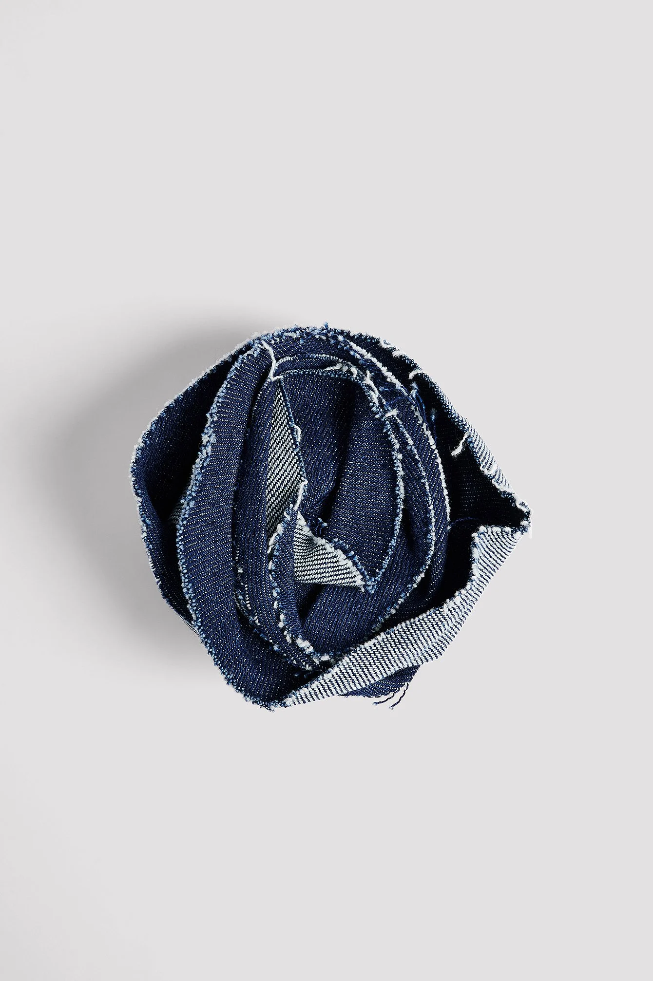 Denim brosche