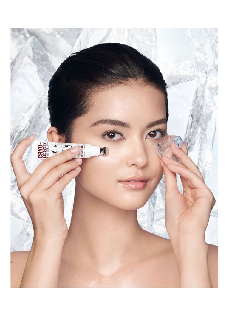 Siero contorno occhi crio-recuperante innovativo di Charlotte Tilbury - oogserum