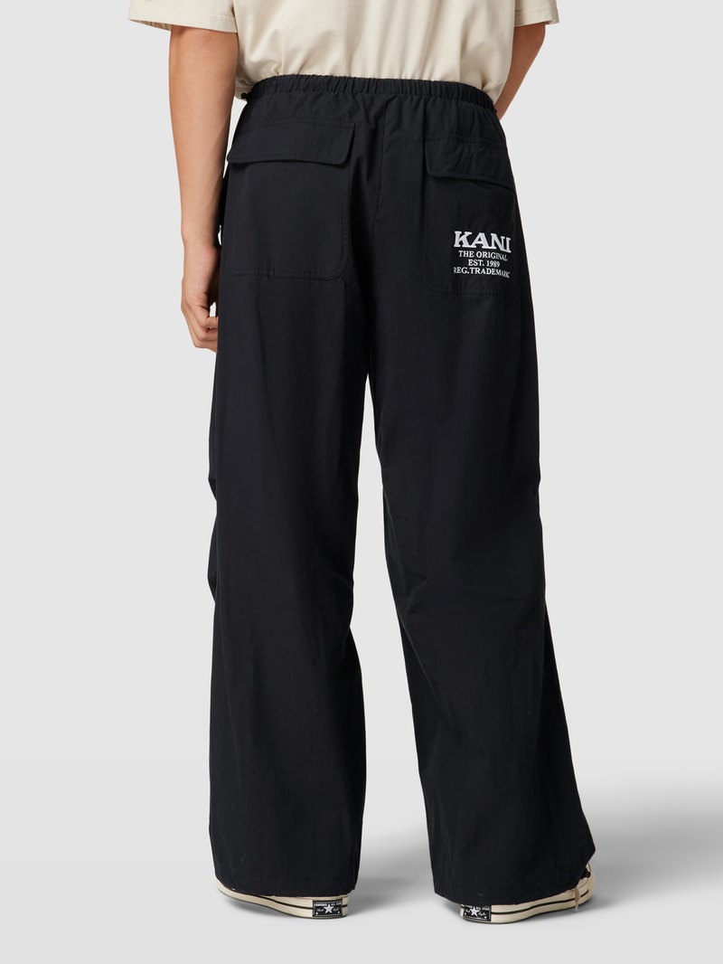 Cargohose mit aufgesetzten Taschen in black