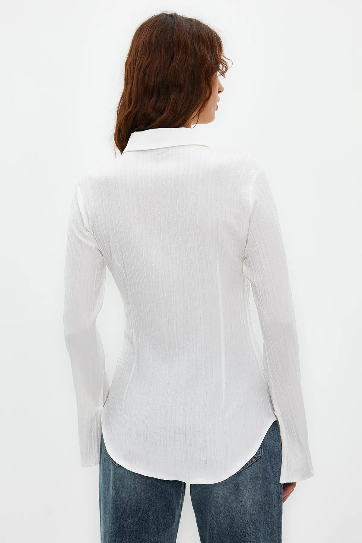 Trendyol Collection  Ecru gewebtes Hemd - Taillierte Taille, tailliert, Modell TWOSS24GO00002