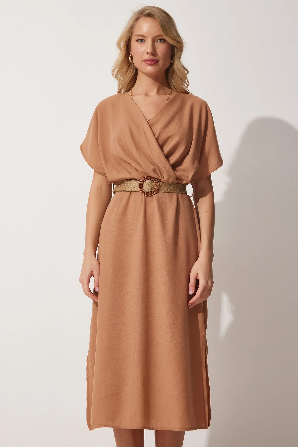Happiness İstanbul  Sommer-Ayrobin-Kleid für Damen mit Biskuitstrohgürtel und Gürtel ZH00022