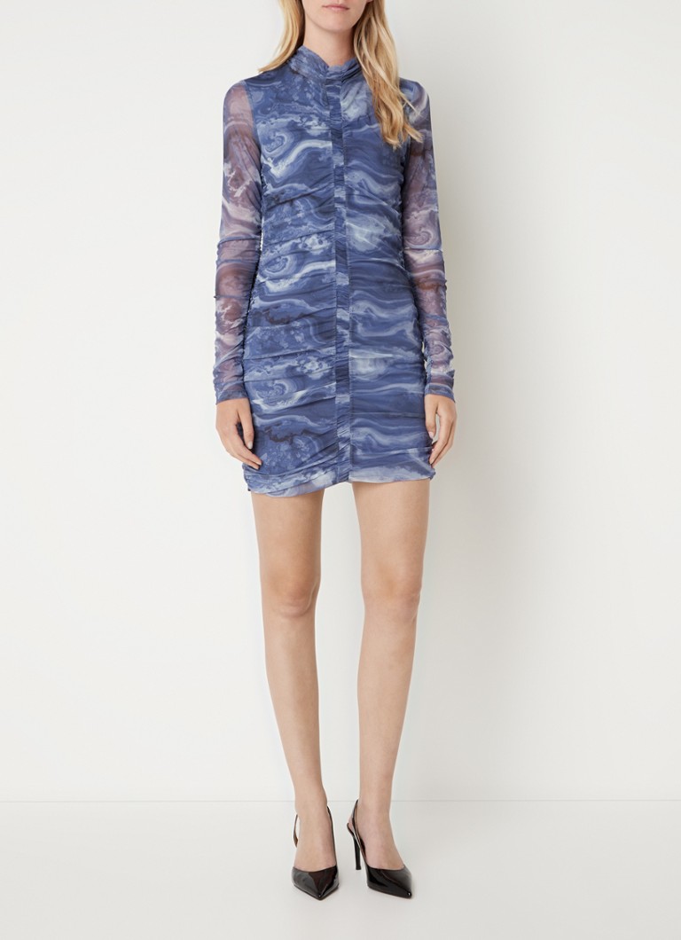 Rochie scurtă NIKKIE din tricot melanj cu volane