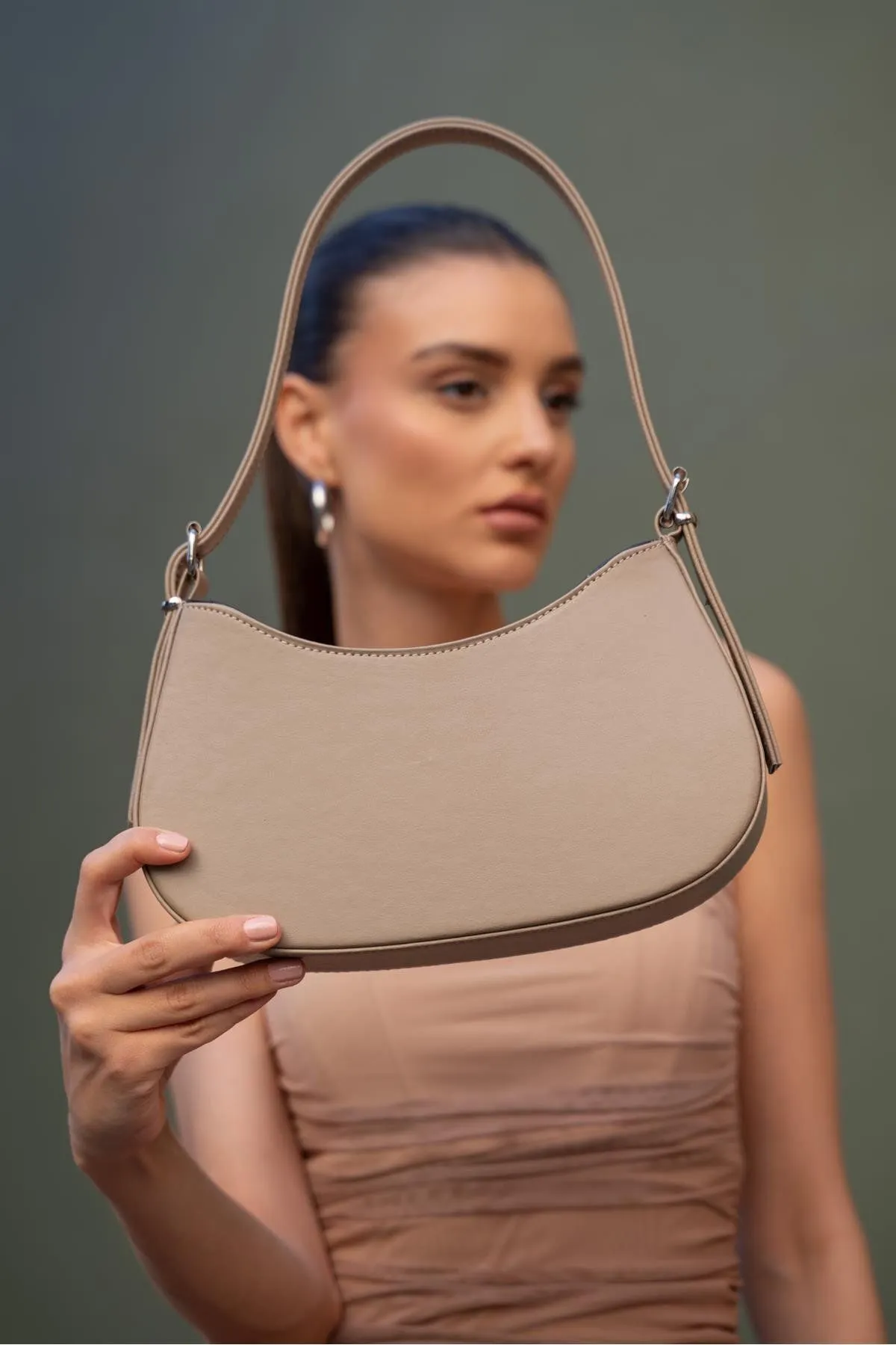 Madamra  Baguette-Tasche für Damen in dunklem Nerz