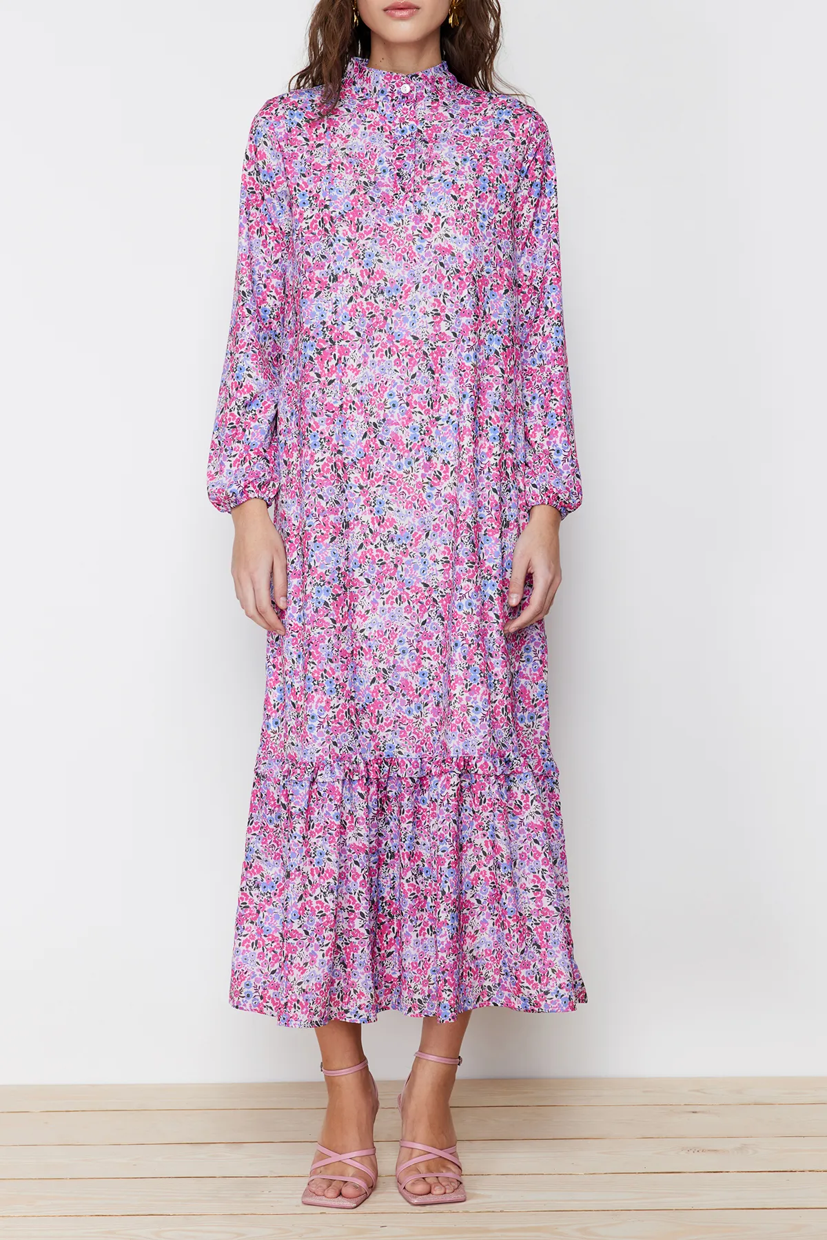 Trendyol Modest  Lilafarbenes, gewebtes Kleid mit Blumenmuster und Rüschen TCTSS21EL3353