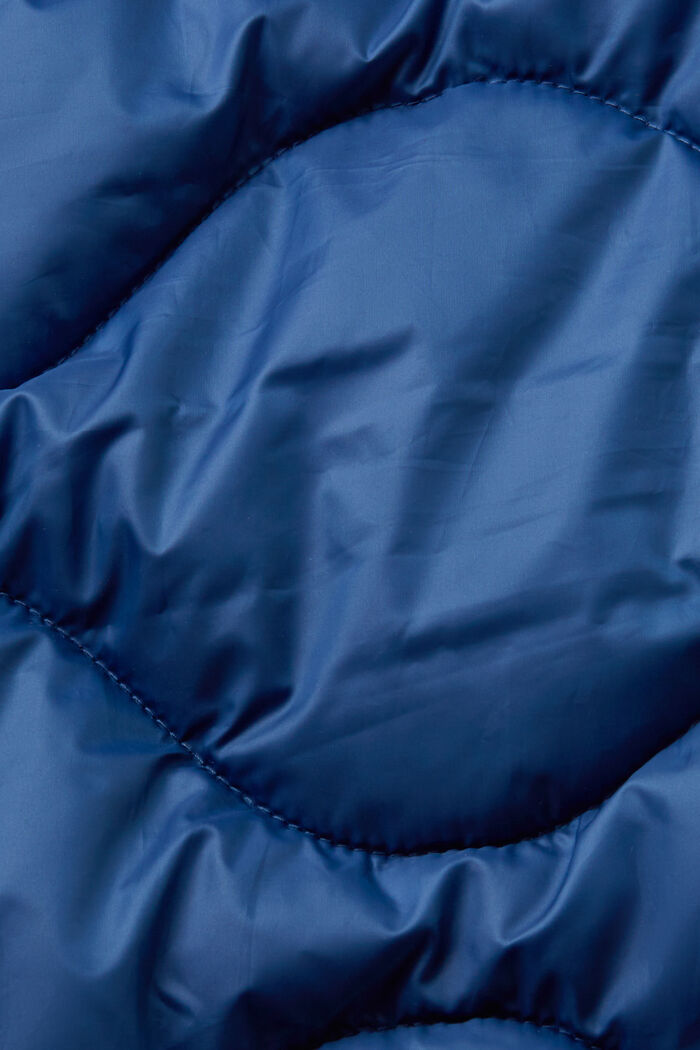 Recycelt: Wandelbare Steppjacke mit Kapuze